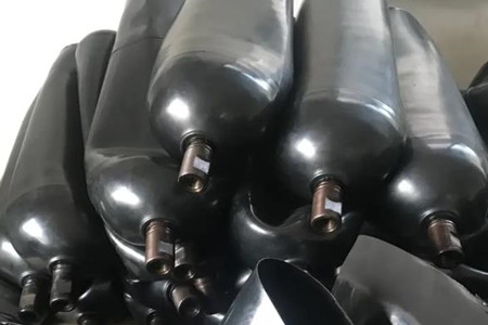 蓄能器胶囊材质和压力选择