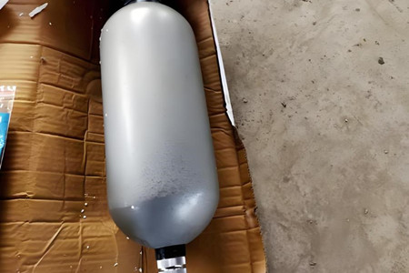 蓄能器氮气充装注意事项，厂家来解答！