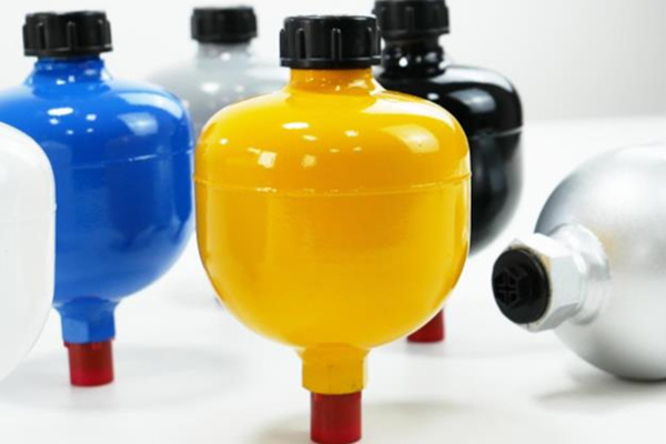 检查隔膜式蓄能器膨胀压力的方法 图2