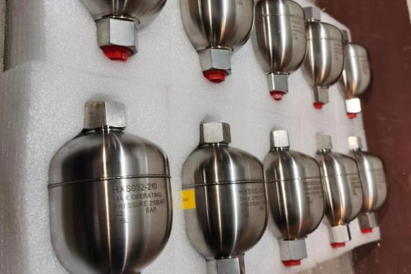 蓄能器的结构类型、作用、安装以及选用要点 图2