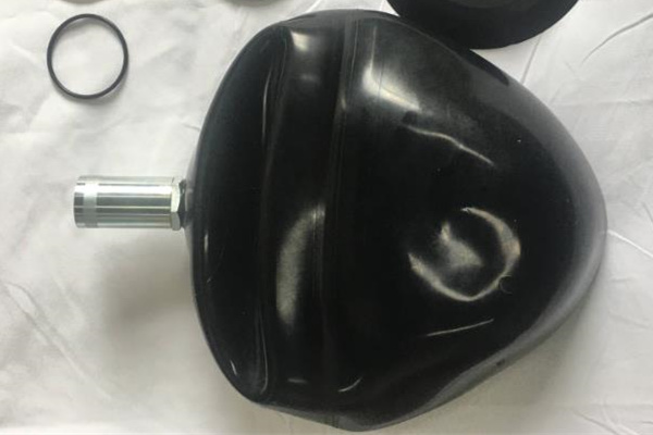 蓄能器皮囊使用寿命短的原因和预防措施 图1